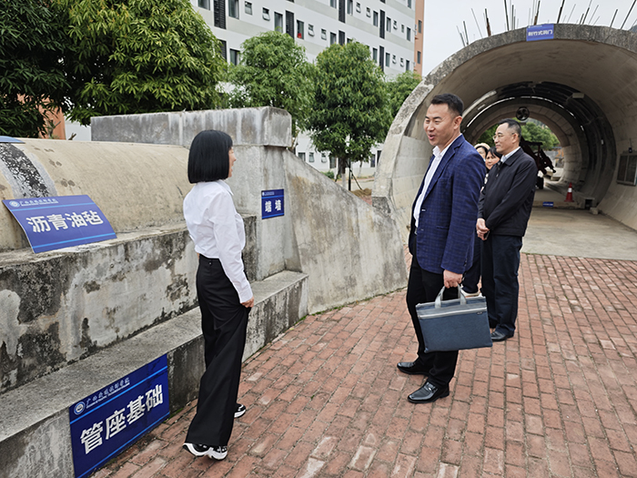 学院领导在检查伊岭校区教学实训场地.jpg