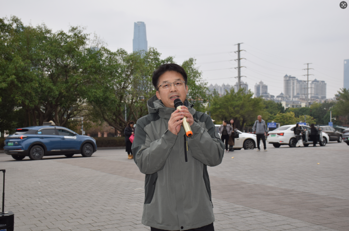 赖院长宣布健步走开始.png