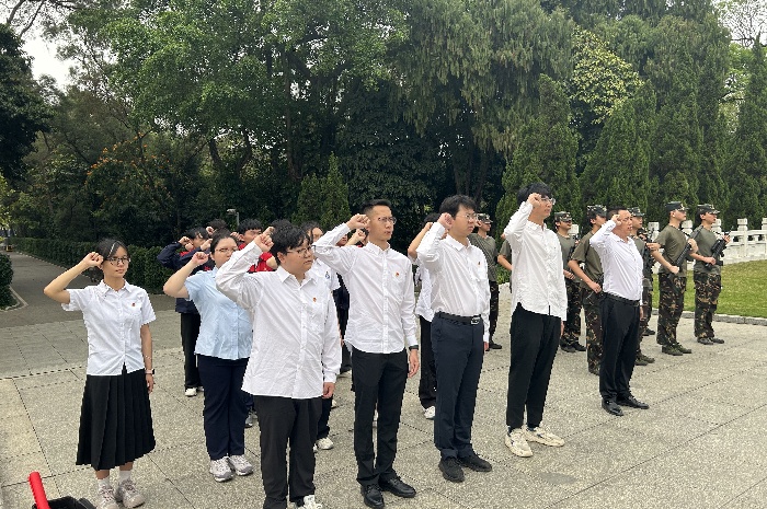 重温入团誓词.jpg