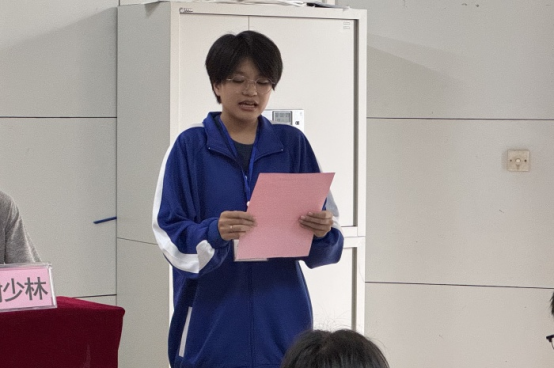 马娜德同学作为入团积极分子代表发言.png
