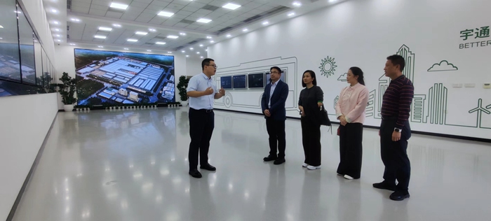 1758525537211049310.jpg 学院院长一行走访“宇通客车集团”.jpg