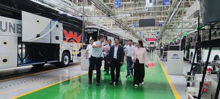 1758525576868046229.jpg 参观企业生产车间.jpg