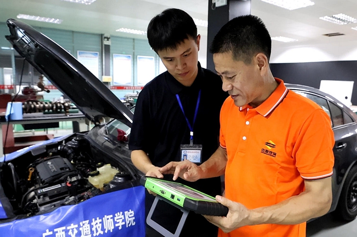 1780473629566006810.jpg 14.指导青年教师学习_副本_副本.jpg
